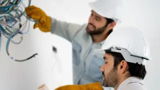 خبير دبي للتنظيف | الخدمات الفنية دبي